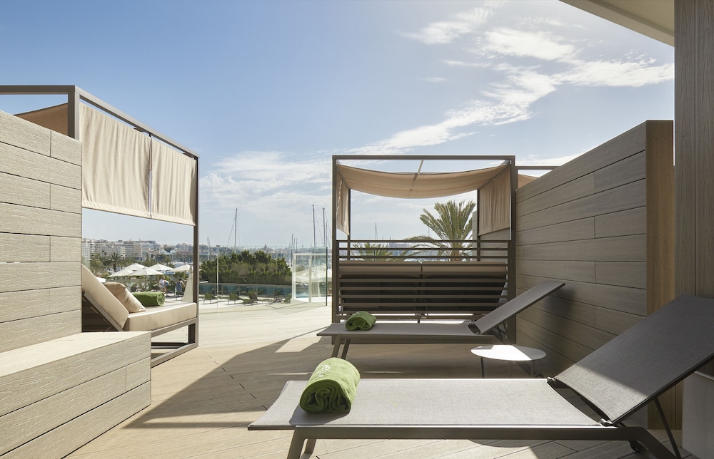 The Level Grand Premium Sea View with Solarium (2 adults + 1 children) thumbnail 5