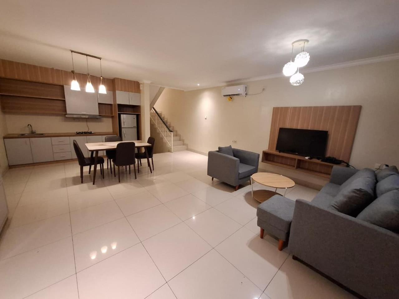 Five-Bedroom Apartment photo 2