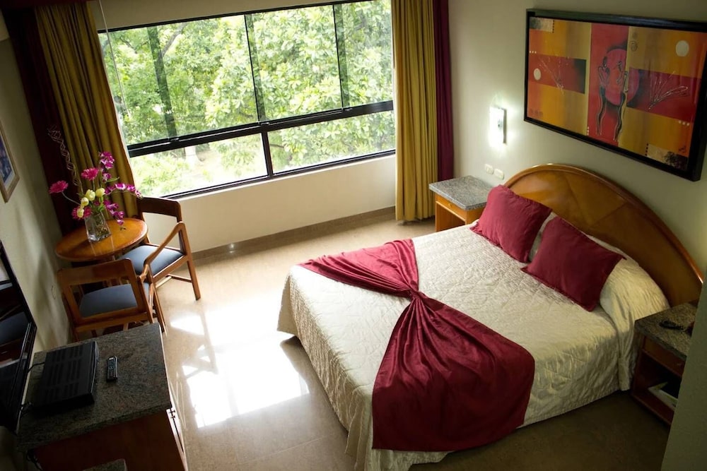 Deluxe Room, City View