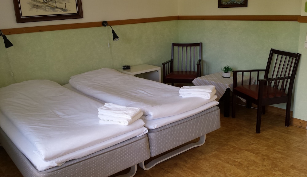 Standard Room, 2 Twin Beds (with extra bed) photo 1