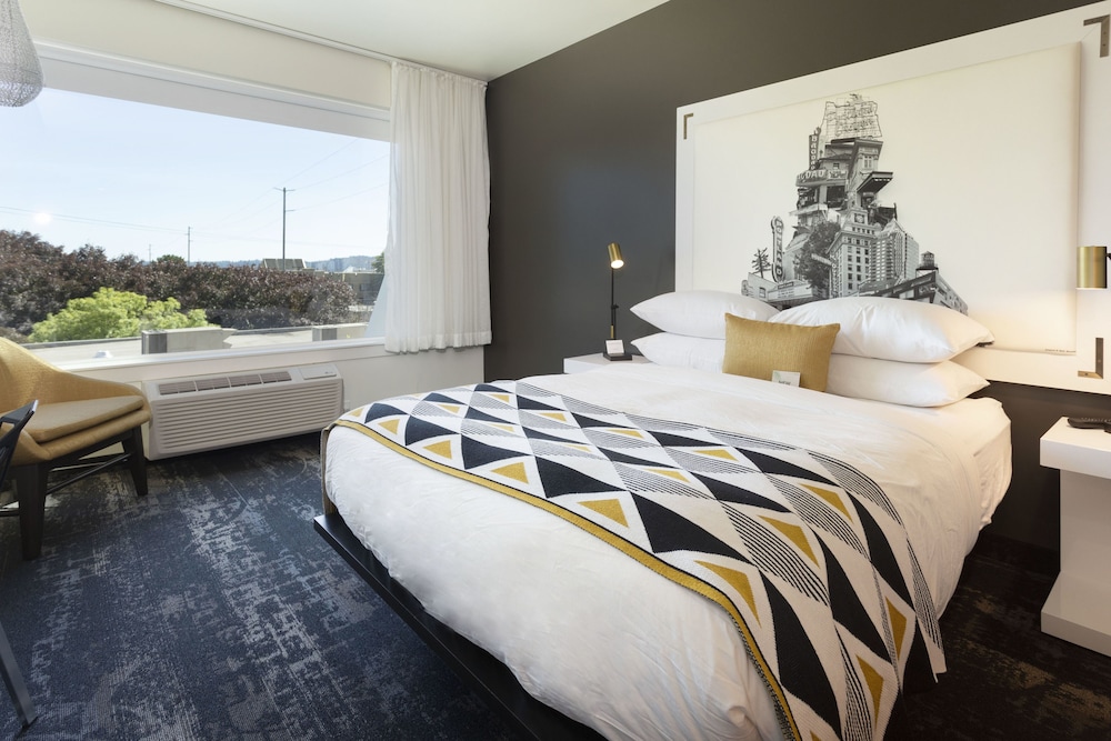 The Next Level X - Superior King Room, West Views