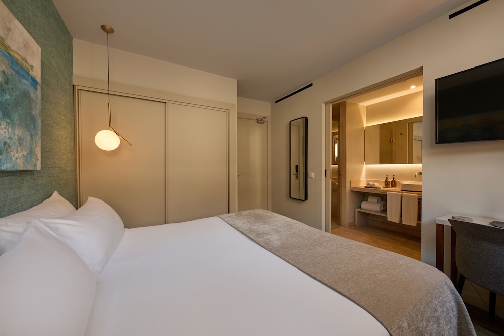 Standard Double Room, 1 Queen Bed