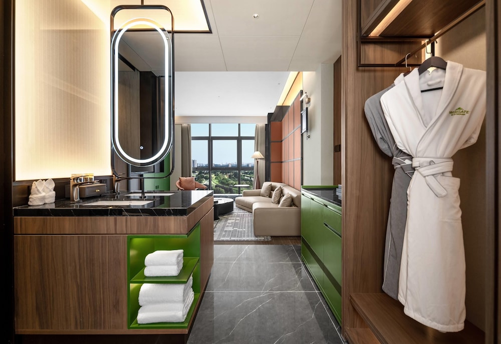 Suite, 1 King Bed, Non Smoking