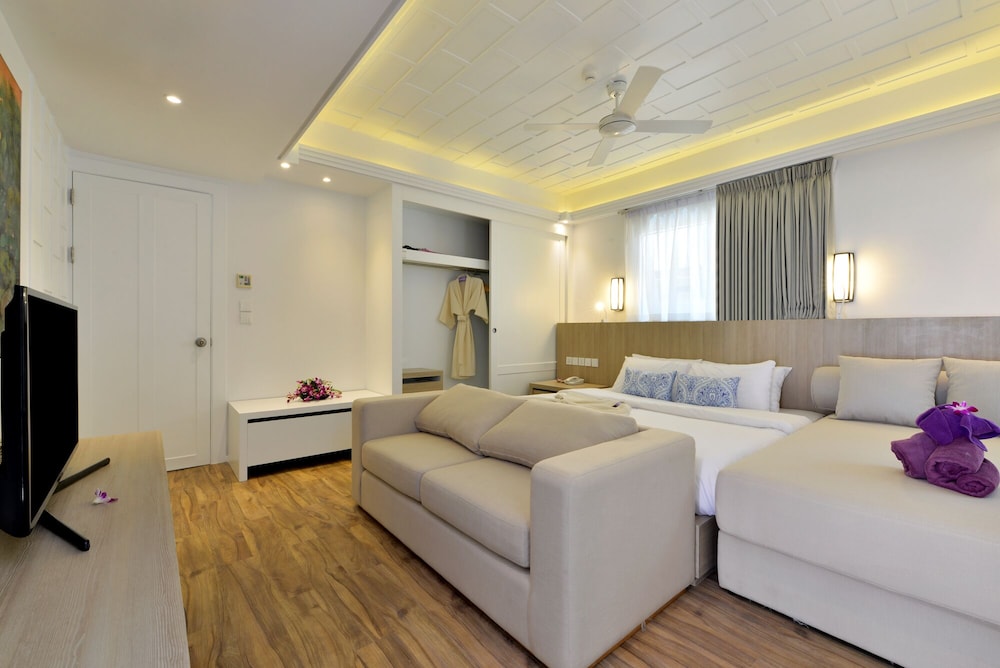 Private Pool Suite - 370 meters away from the beach