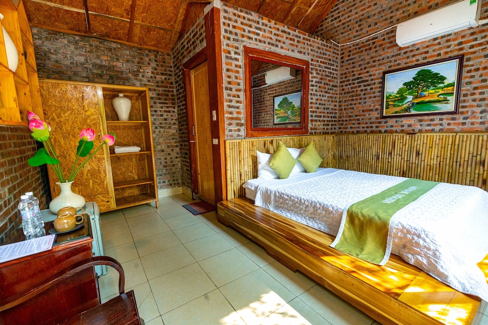 Deluxe Double Room, 1 King Bed, Balcony, Garden View photo 3