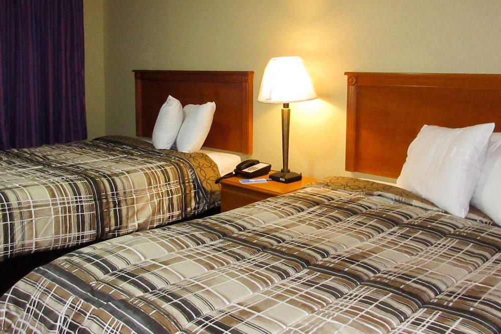 Standard Room, 2 Double Beds, Non Smoking photo 2