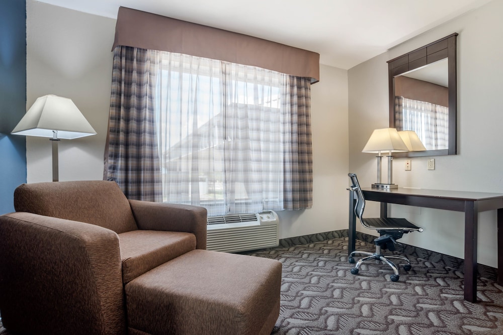 Suite, 1 King Bed, Non Smoking - Photo 9