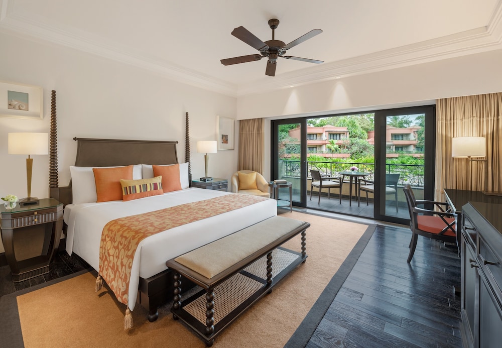 Superior Room, 1 King Bed, Lagoon View (Balcony) - Photo 5