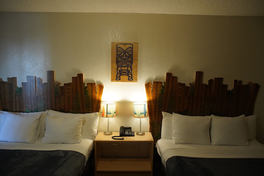 Room 7, 2 Queen Beds photo 2