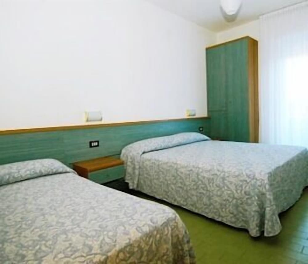 Twin Room - Photo 1
