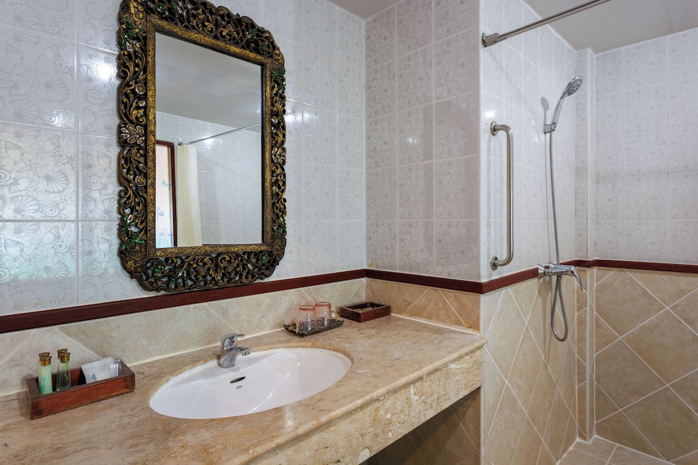 Deluxe Suite - Photo 7