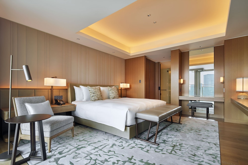 Premier Suite King - Photo 1