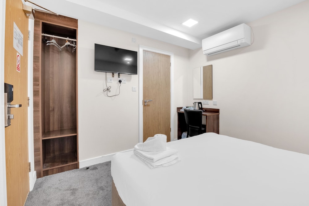 Double Room, Ensuite (No Window) photo 2