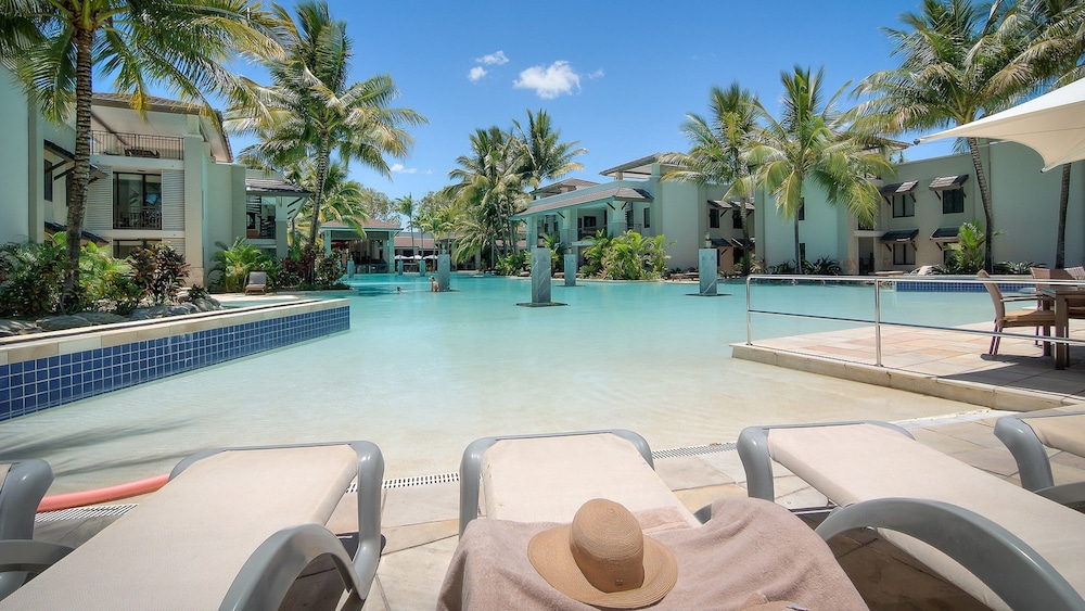 Luxury Studio Suite, 1 King Bed, Balcony, Lagoon View photo 3