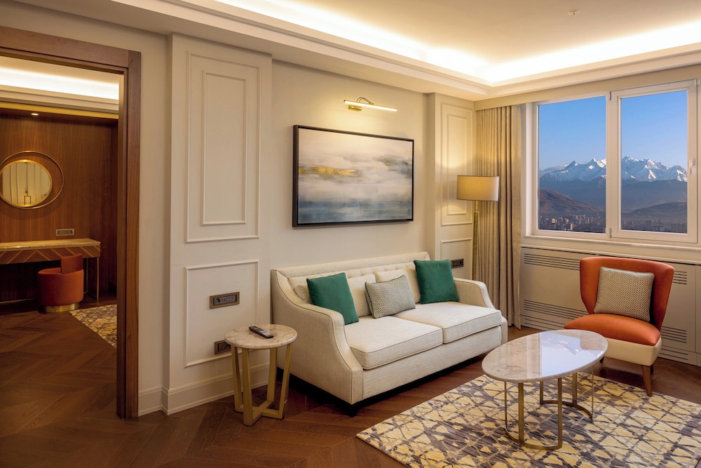 Executive Suite, 1 King Bed - Photo 7