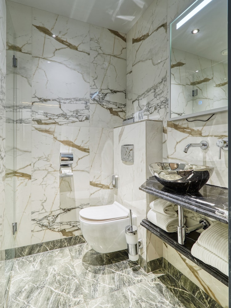 Small Double bed Room