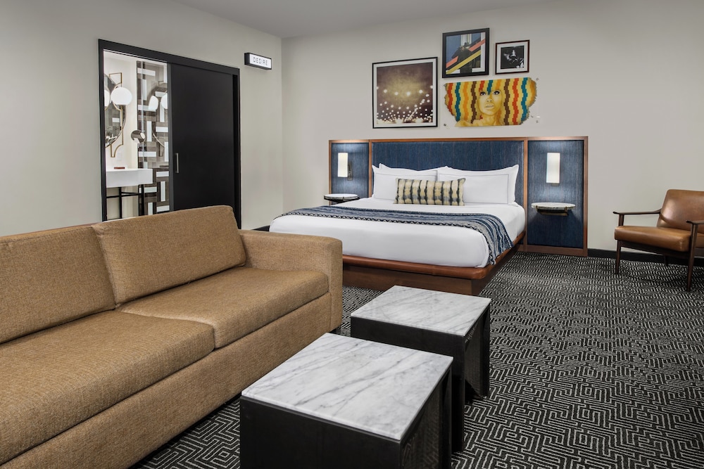 Junior Suite, 1 King Bed, City View
