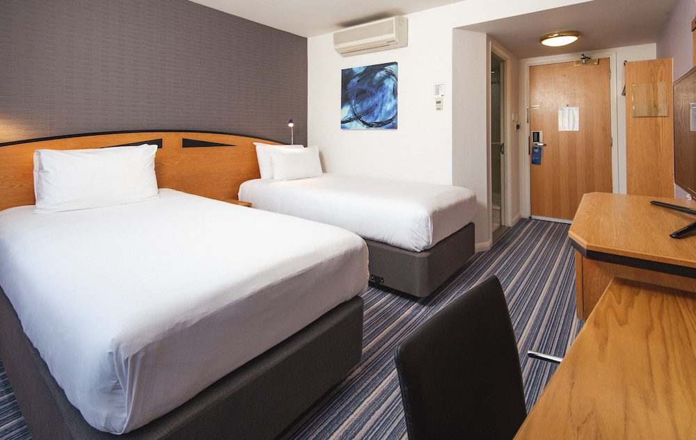 Standard Room, 2 Twin Beds (with Free Hot Breakfast) photo 2