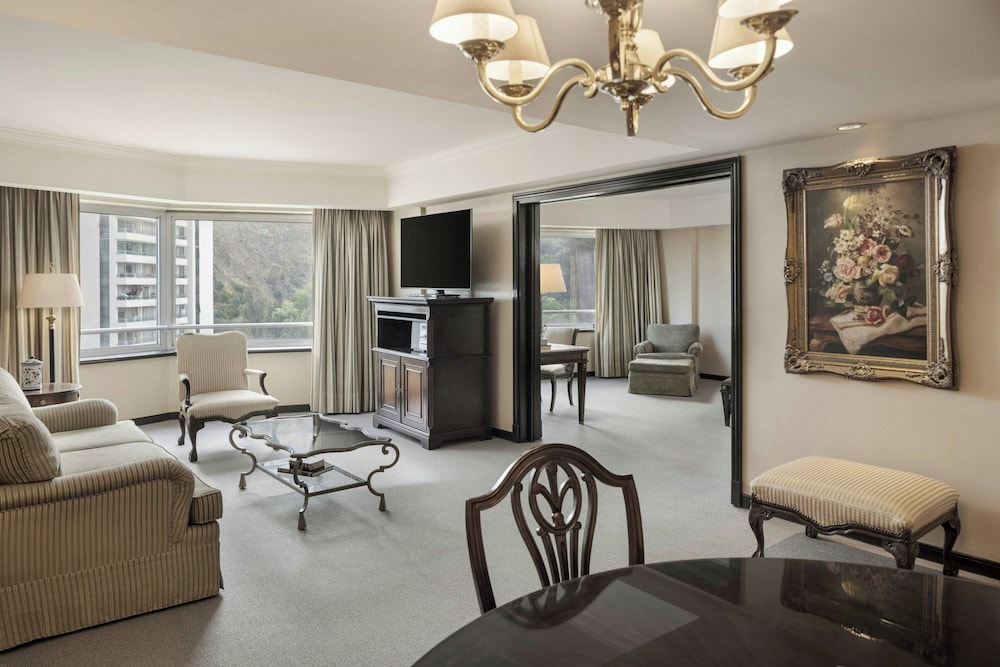 Executive Suite, 1 King Bed - Photo 3
