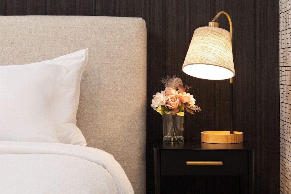 Suite, 1 Bedroom - Photo 11