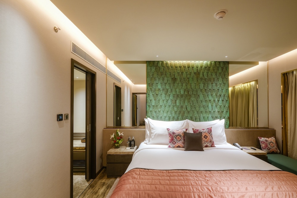 Emerald Suite - Photo 1