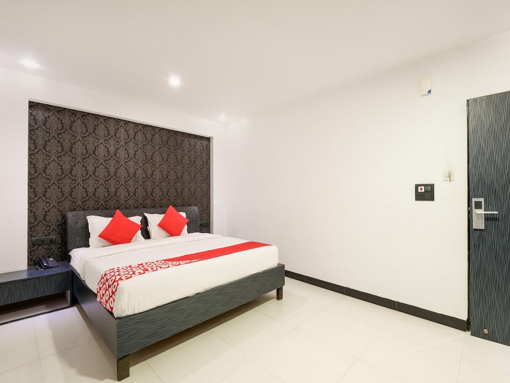 Suite, 1 King Bed photo 3
