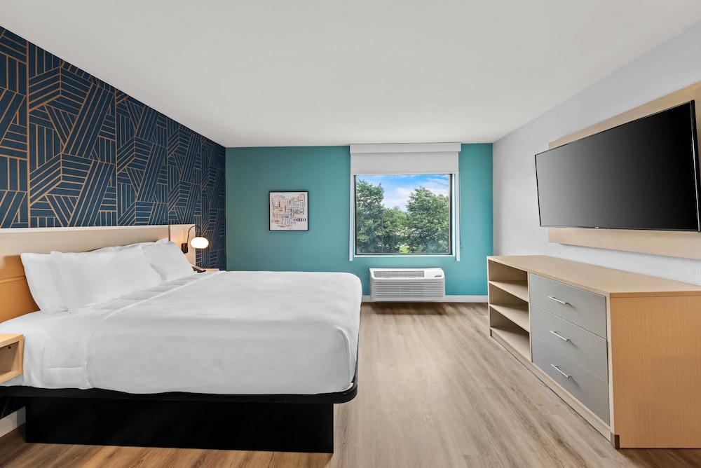 Suite, 1 Queen Bed, Non Smoking - Photo 2