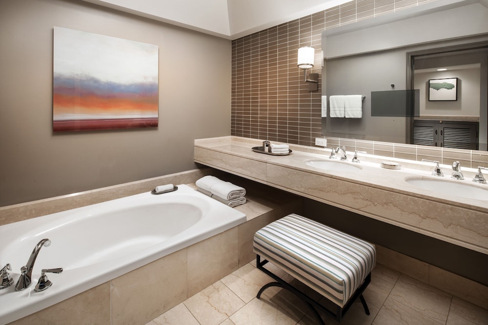 Executive Suite, 1 Bedroom - Photo 12