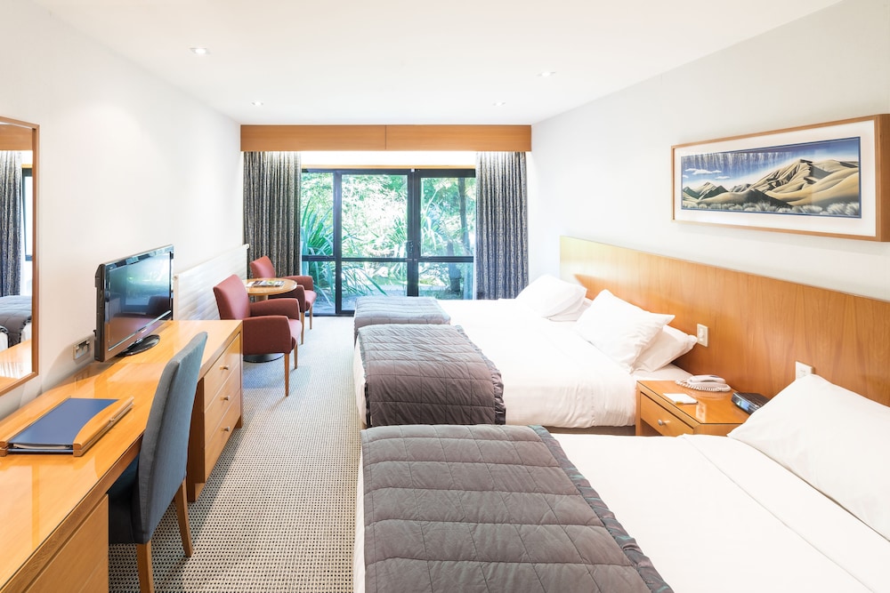 Premium Family Room (1 Queen and 2 Singles) - Photo 3