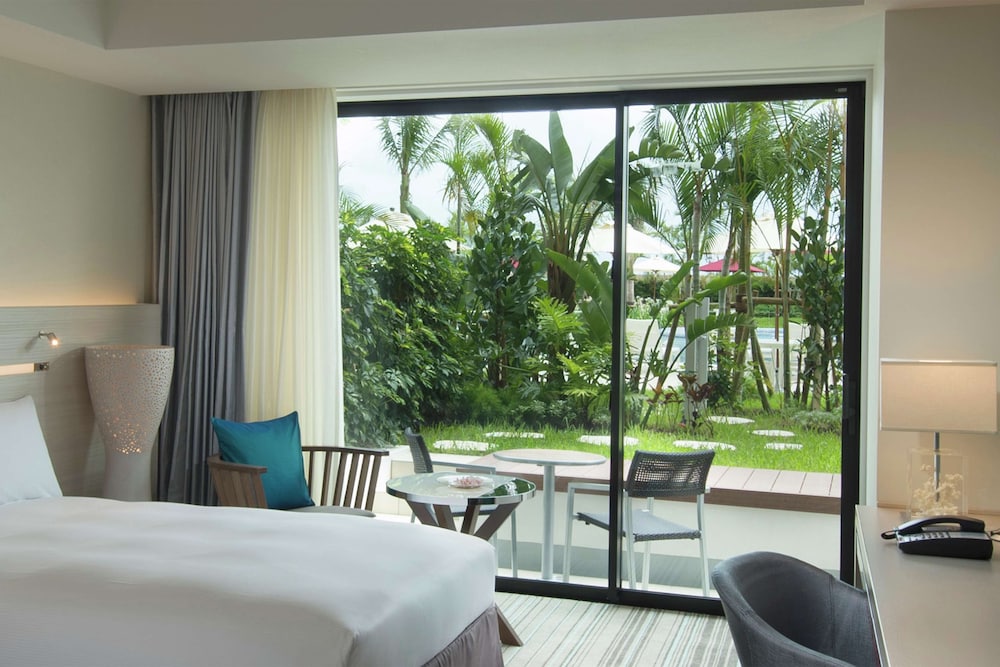 Twin Guest Room with Private Garden