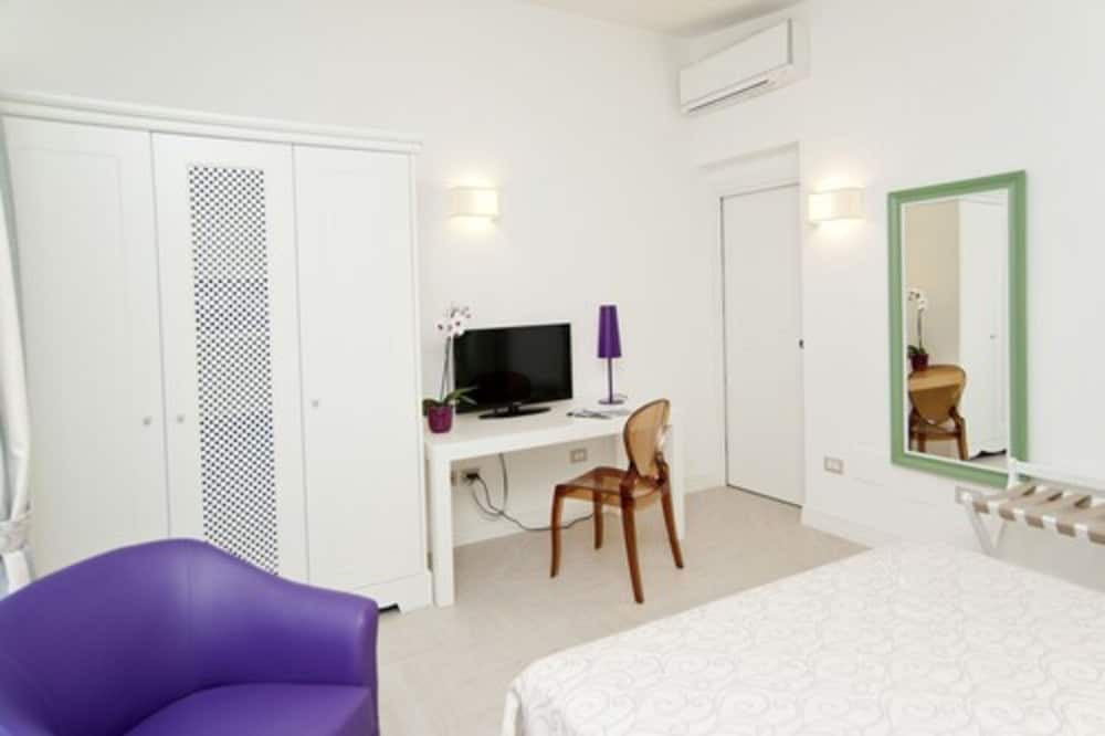 Economy Double Room photo 2