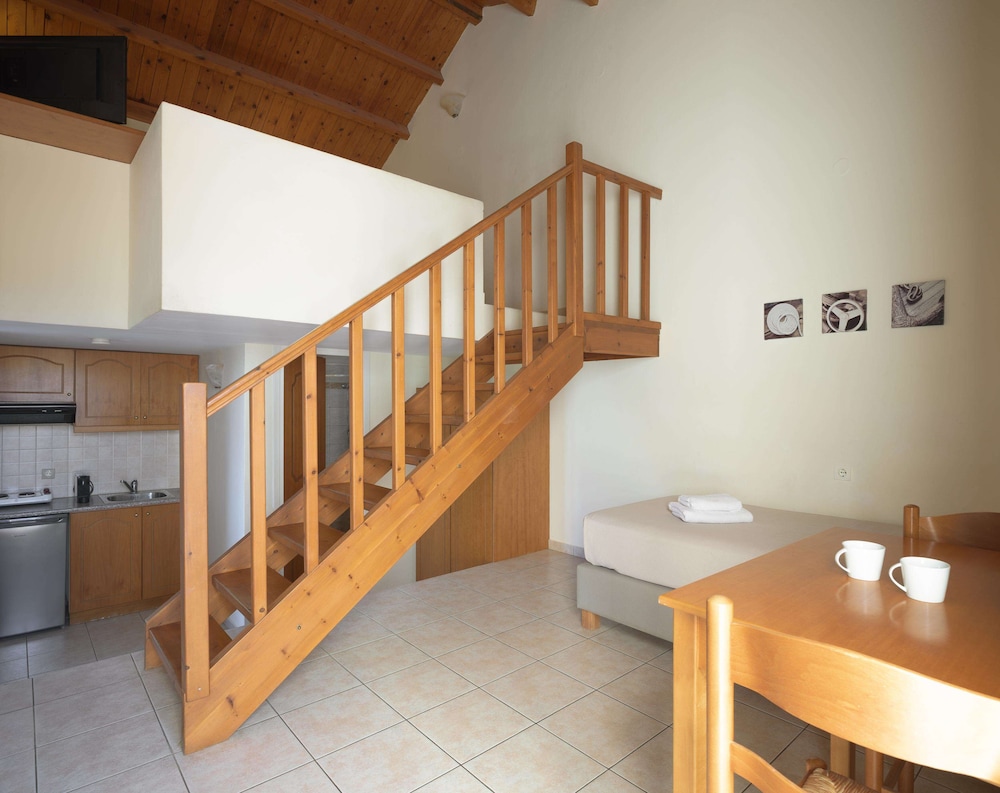 Duplex, Garden View - Photo 7