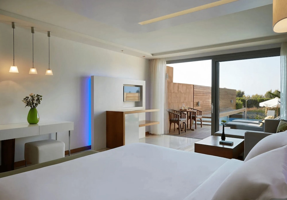 Amus Suite with Private Pool Garden View