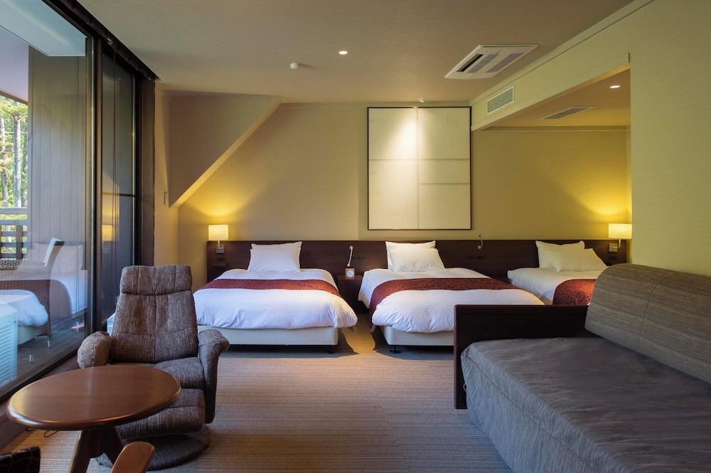 Deluxe Triple Room With Terrace (Non-smoking)