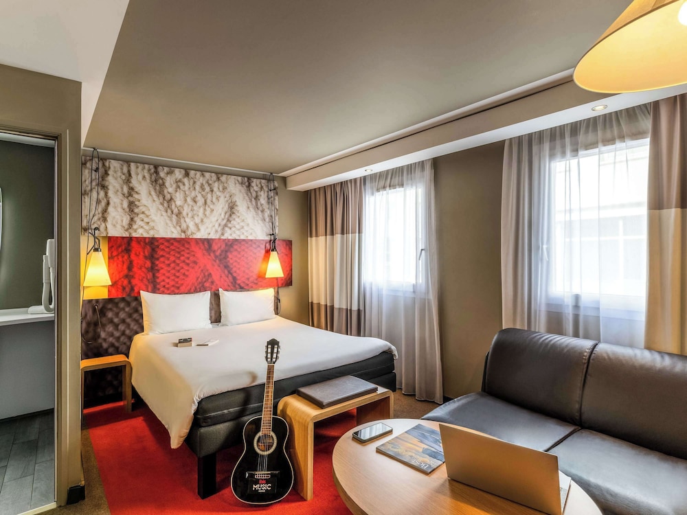 Premium Room, 1 Double Bed with Sofa bed - Photo 4