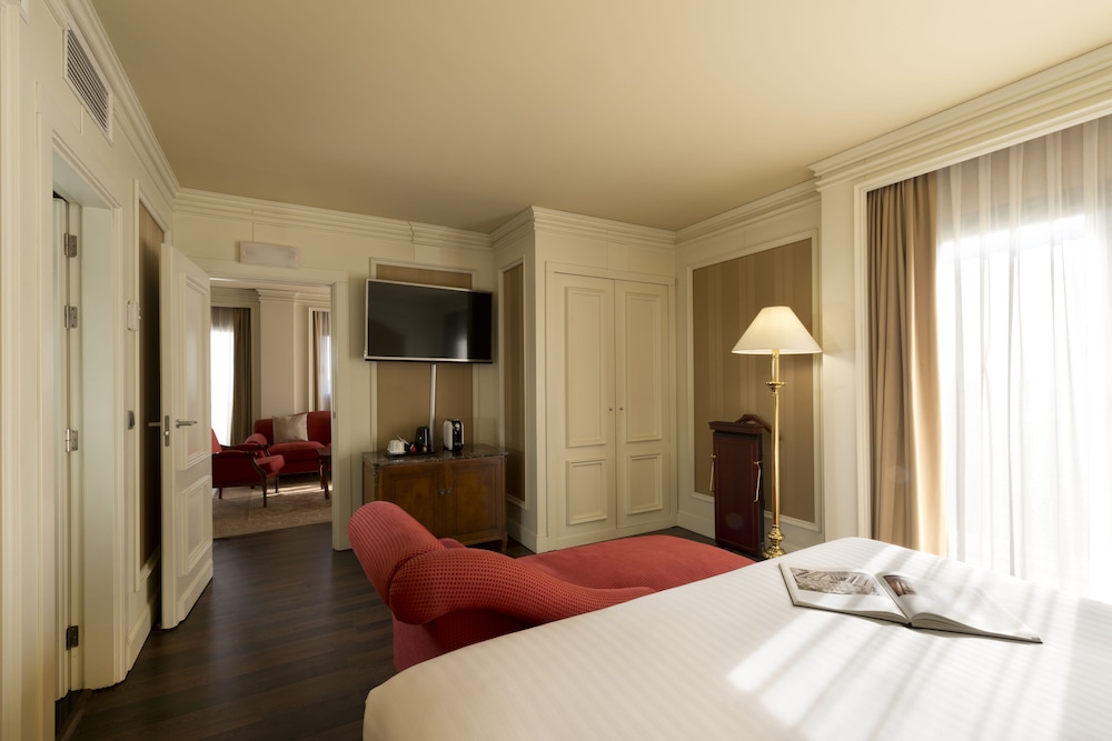 Junior Suite (Premier, Giralda view + extra bed)