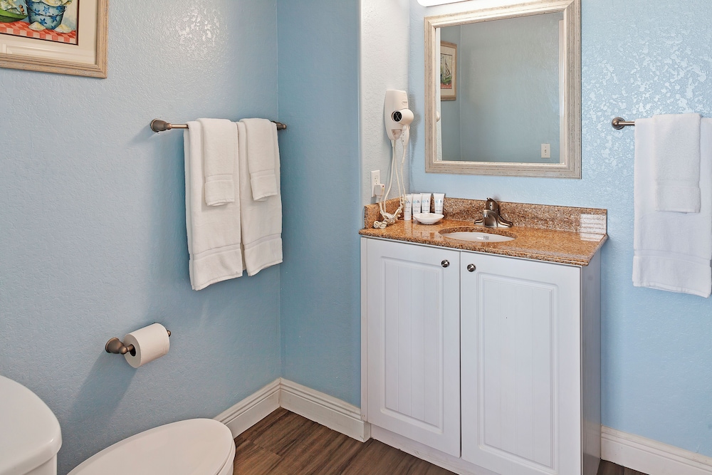 Condo, 2 Bedrooms, Partial Ocean View photo 3