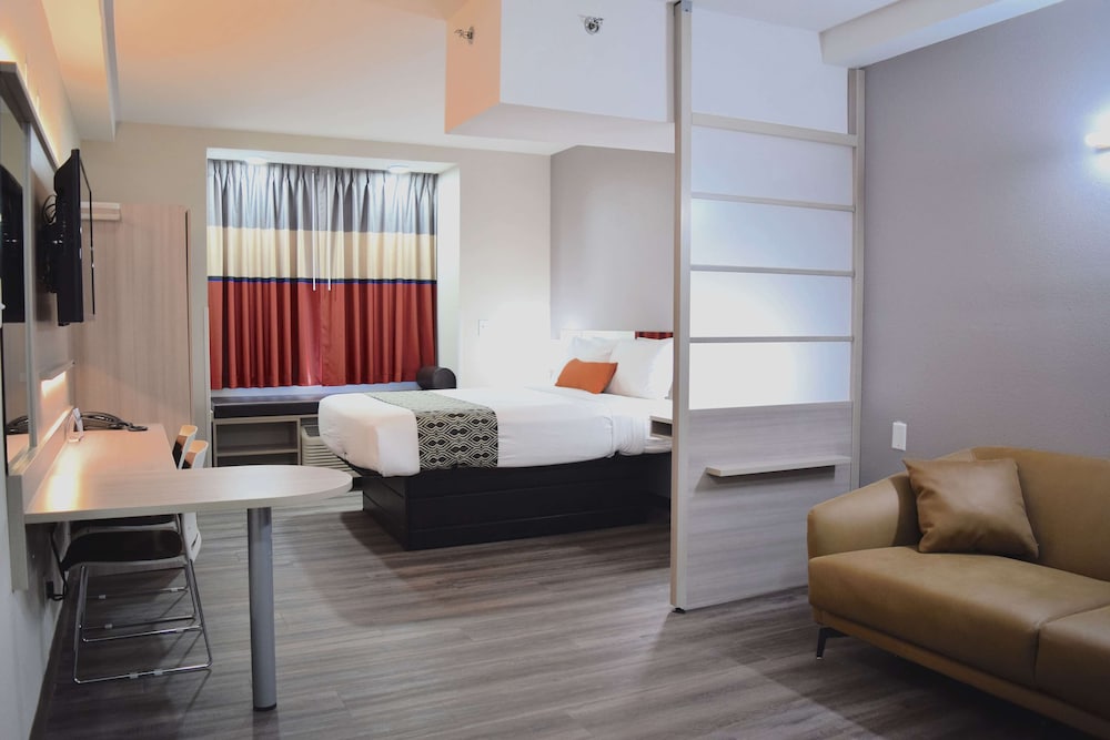 Studio Suite, 1 Queen Bed, Non Smoking - Photo 1