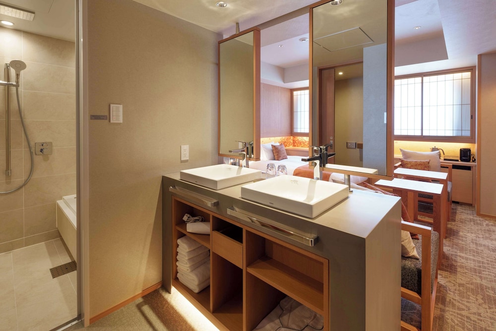 Superior Twin Room, Non Smoking, Bathtub - Photo 18