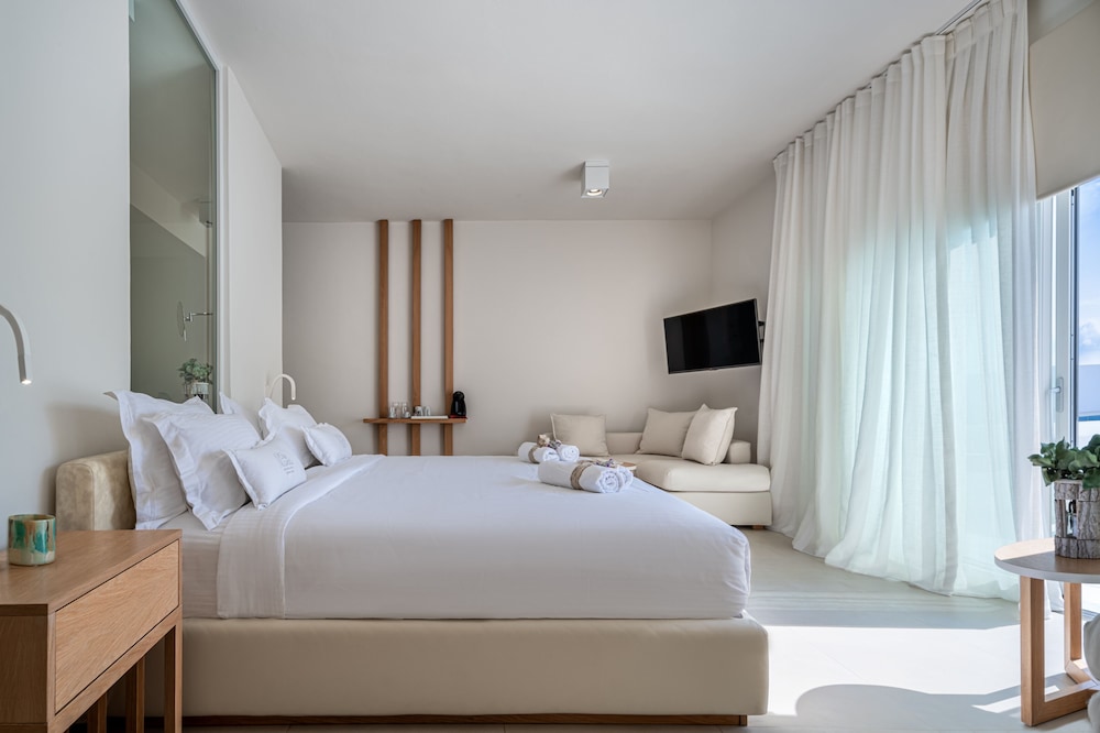 Nissaki VIP Suite with Indoor and Outdoor Hot Tub, Sea View - Photo 1