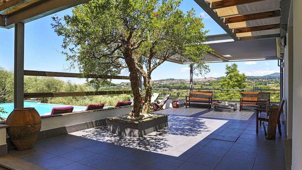 Villa photo 3