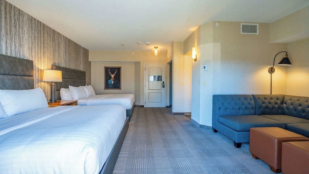 Deluxe Room, Multiple Beds, Courtyard View - Photo 1