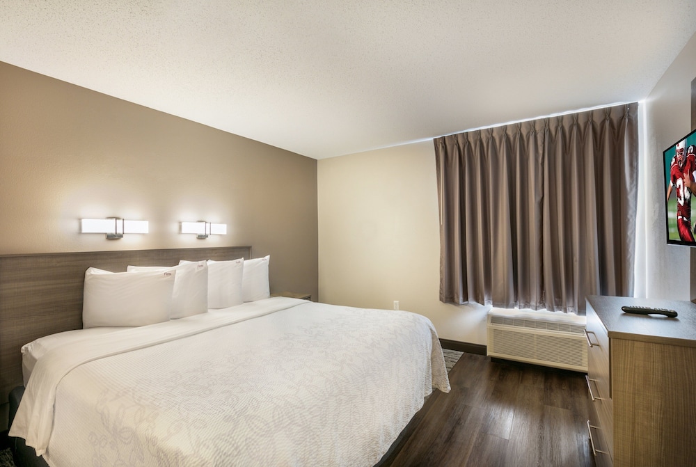 Suite, 1 King Bed with Sofa bed (Smoke Free) - Photo 4