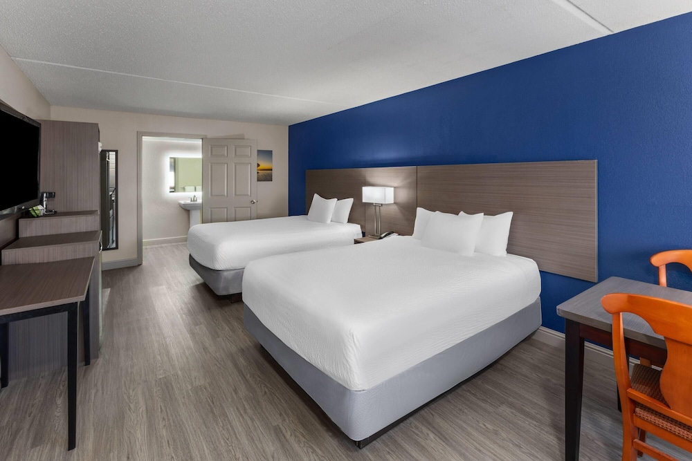 Room, 2 Queen Beds, Accessible, Non Smoking (Mobility/Hearing, Bathtub w/grab bars) - Photo 1