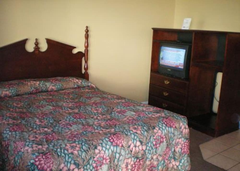 Standard Room, 1 Queen Bed - Photo 4
