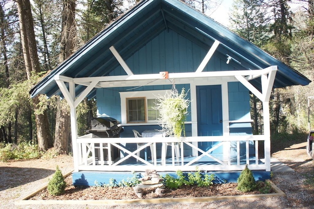 Bachelor Cabin photo 3