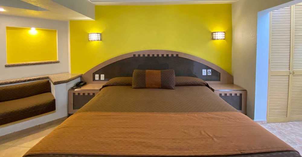 Standard Room, 1 King Bed