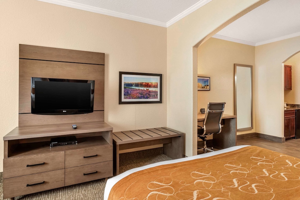 Suite, 2 Queen Beds, Non Smoking - Photo 2