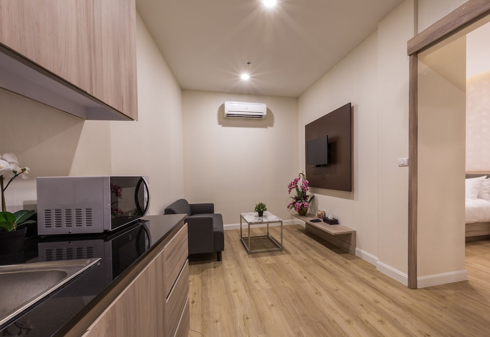1 Bedroom, No Windows photo 2