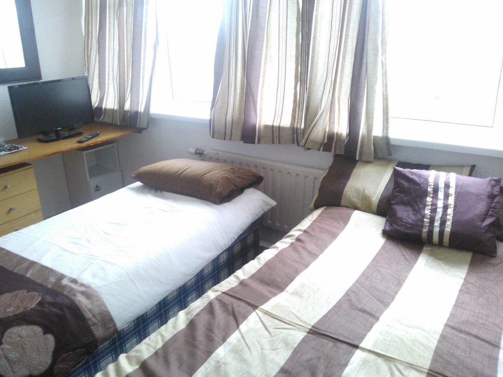 Triple Room, Multiple Beds